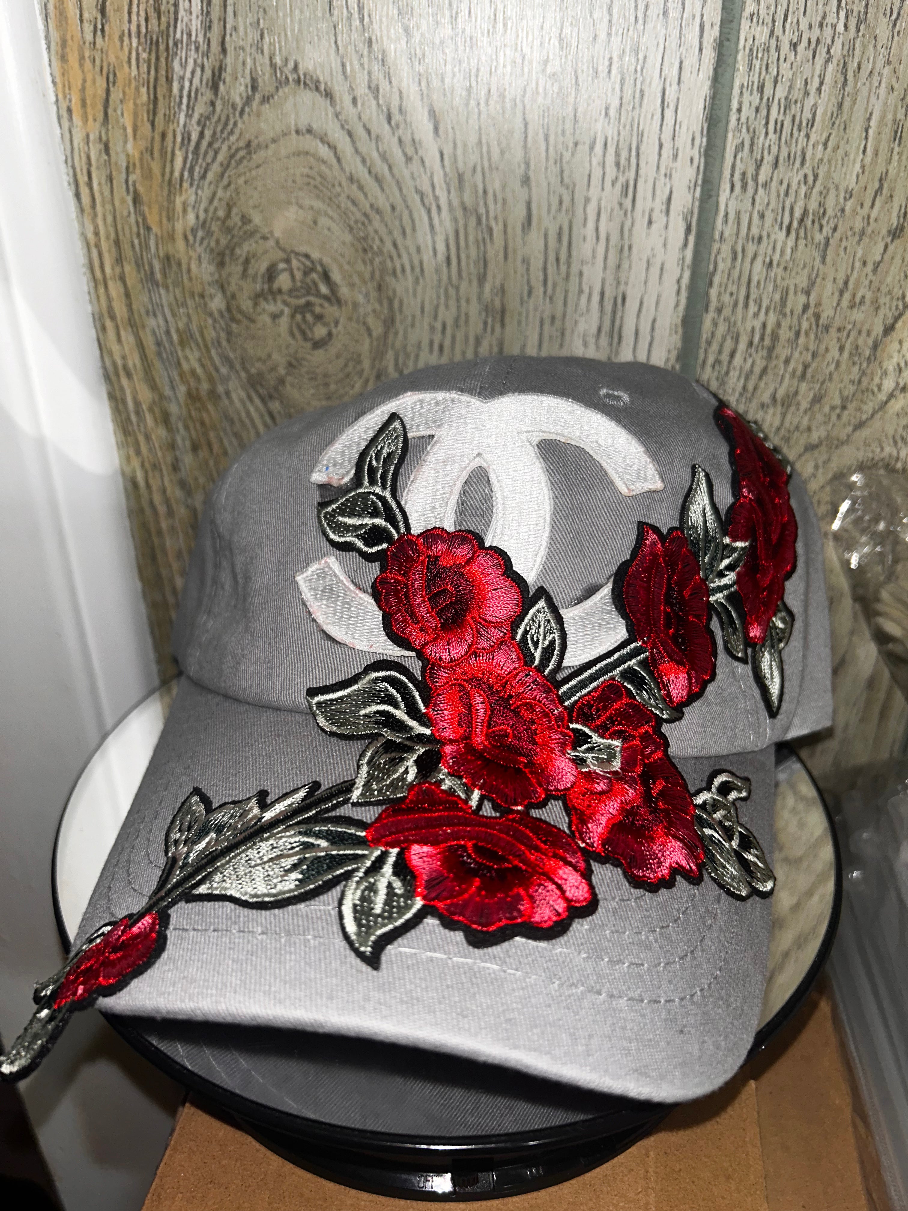 Grey CC baseball hat wit appliqué